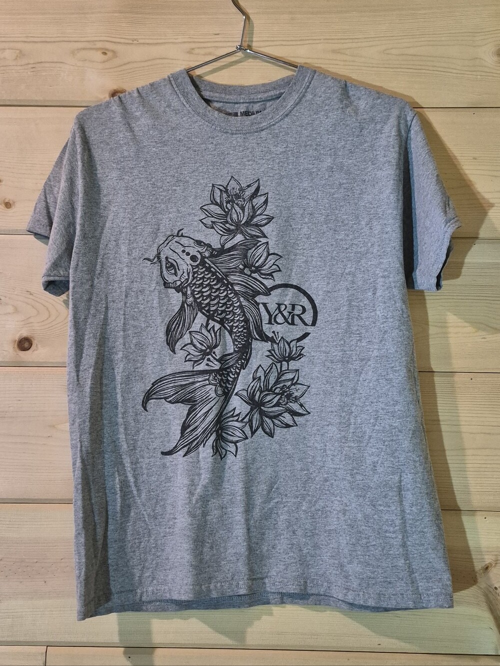 Young & Reckless Gray Koi Graphic Short Sleeve Tee Size M 19x25
